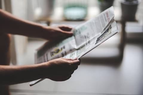 Une image contenant texte, journal, personne, int�rieur

Le contenu g�n�r� par l�IA peut �tre incorrect.